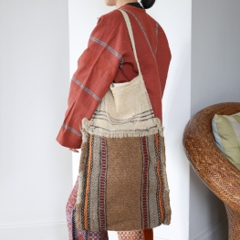 Ethnic bag with natural piad