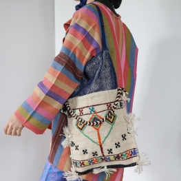 Ethnic bag with blue piad