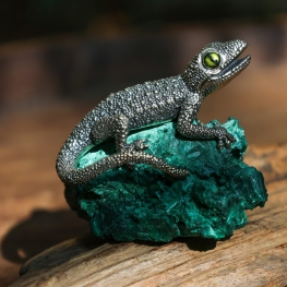Gecko on green malachite