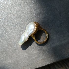 Baroque pearl ring