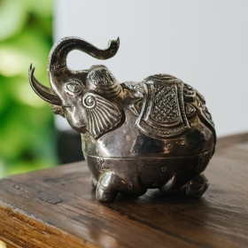 Elephant design silver casket 