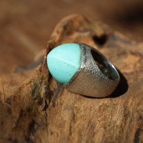 Triangle turquoise single-stone ring
