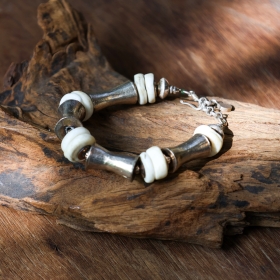 White shell silver bracelet